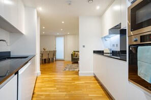 Fridge, microwave, oven, stovetop - 25% OFF! | City Wide Views | 3B Canary Wharf (Greater London)