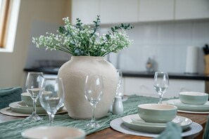 Dining - Comfy & Spacious 3 BR Flat | Family |Fast Wi-Fi|ST (Greater London)