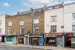 Exterior - Comfy & Spacious 3 BR Flat | Family |Fast Wi-Fi|ST (Greater London)