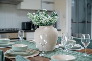 Dining - Comfy & Spacious 3 BR Flat | Family |Fast Wi-Fi|ST (Greater London)
