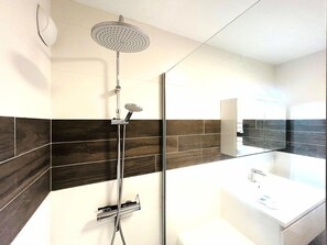 Bathroom - Very beautiful 4-person apartment, sea view, beaches 30m away (PLOEMEUR)