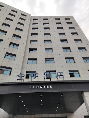 Exterior detail - Ji Hotel (Shanghai)