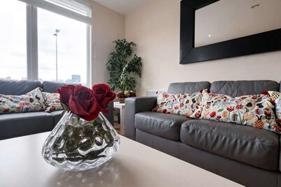 Manchester City View Apartment with Balcony