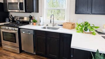 Køleskab, mikrobølgeovn, ovn, kogeplade