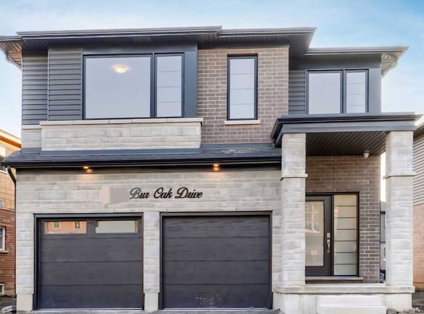 Exterior detail - Niagara Cozzy Suite (Thorold)