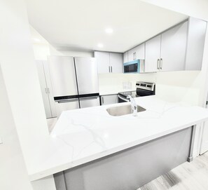 Private kitchen - Niagara Cozzy Suite (Thorold)
