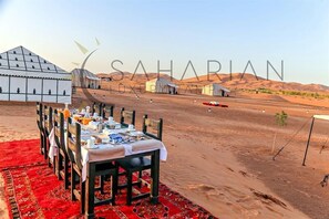 Outdoor dining - Saharian Camp (Rissani)
