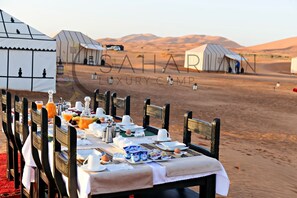 Outdoor dining - Saharian Camp (Rissani)
