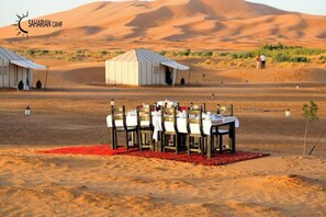 Outdoor dining - Saharian Camp (Rissani)