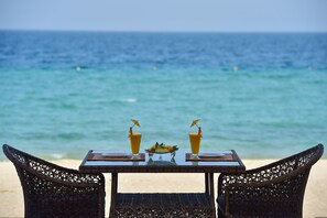 Outdoor dining - Sealine Beach, a Murwab Resort (Mesaieed)