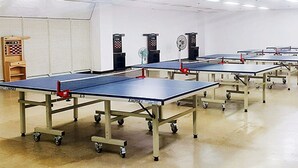 A room with multiple ping pong tables arranged in rows. - Ilsung Seorak Oncheo Condo and Resort (Goseong)