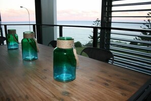 Outdoor dining - Apartment On King Street (Newcastle)