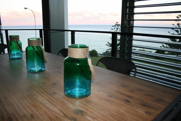 Outdoor dining - Apartment On King Street (Newcastle)