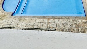 Kolam renang outdoor