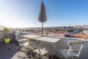 Outdoor dining - LV Premier P Real PI1 (Lisbon)