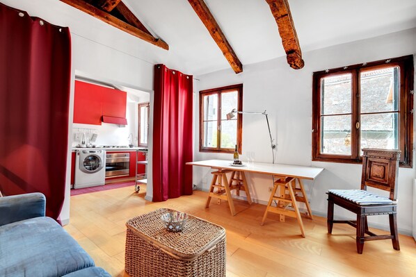 Interior - Bragora Smoochy Attic Venice (Venice)