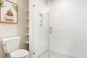 Shower, hair dryer, towels, soap - Stylish 1BR Apt near S. Coast Plaza • Prime View (Santa Ana)