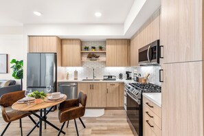 Fridge, microwave, oven, stovetop - Stylish 1BR Apt near S. Coast Plaza • Prime View (Santa Ana)