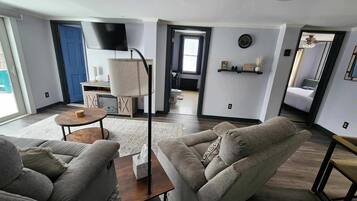 2 bedrooms, iron/ironing board, Internet, bed sheets