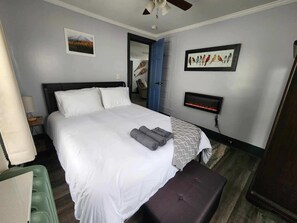 2 bedrooms, iron/ironing board, free WiFi, bed sheets