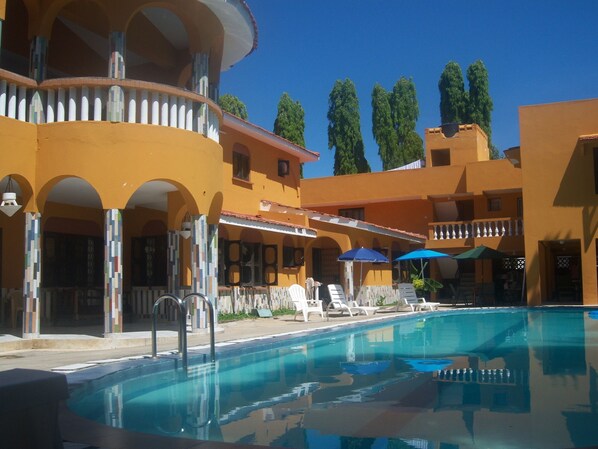 Outdoor pool - Leinmach House (Mombasa)