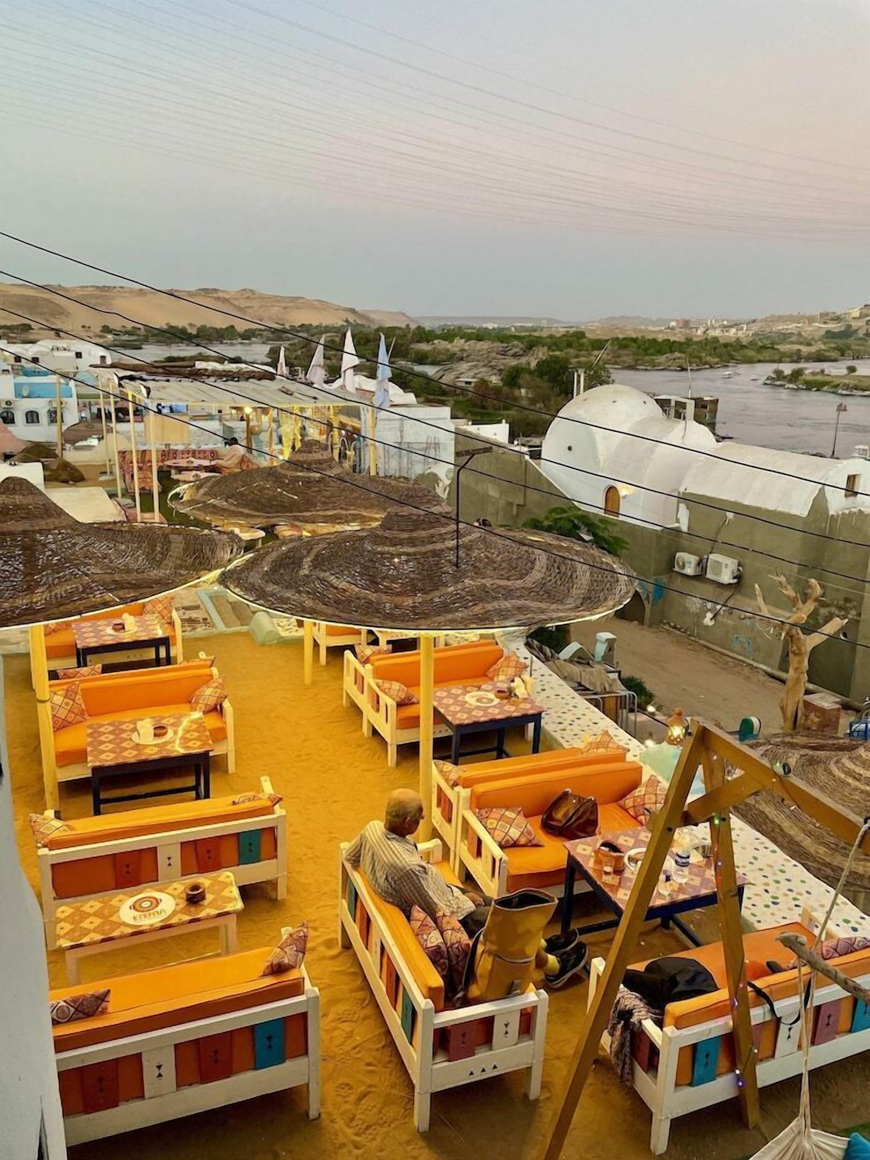 تناول الطعام بالخارج