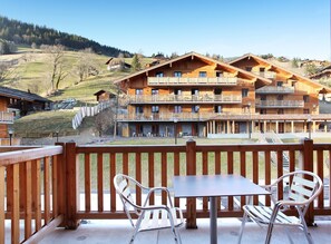 Outdoor dining - Hôtel Odalys Prestige Le Chamois (La Clusaz)