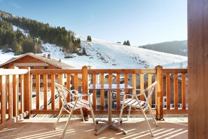 Outdoor dining - Hôtel Odalys Prestige Le Chamois (La Clusaz)