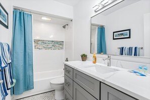 Hair dryer, towels - Tree House on 20th | Quick Walk to the Beach (Indian Rocks Beach)