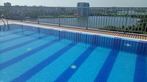 Hồ bơi ngoài trời 
