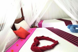 Room - Silver Dome (Ella)