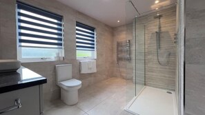 Bathroom - Loch Ness Lodge B&B (Inverness)
