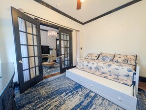 4 bedrooms, free WiFi, bed sheets - NEW 4BR WCM - Linens Included, Beach Box, Pet Friendly (West Cape May)