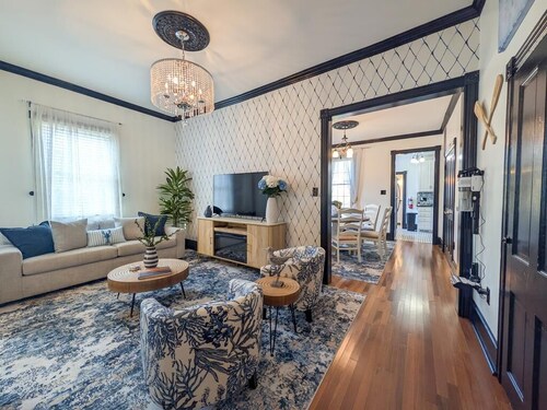 Updated 4BR/2BA Victorian - Linens Included, Beach Box, Walkable, Off-Street Parking