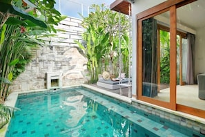 Outdoor pool - The Jimbaran Beach Villa by Ini Vie Hospitality (Jimbaran)