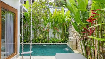 Kolam renang outdoor