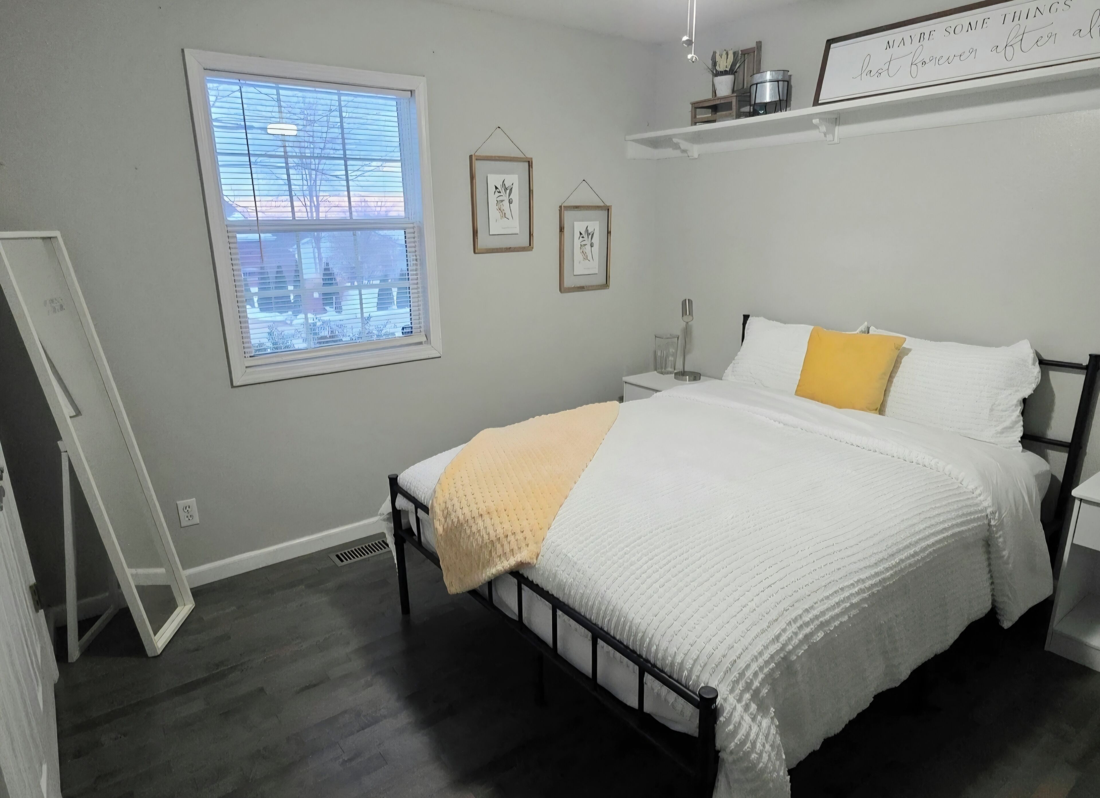 3 bedrooms, iron/ironing board, WiFi, bed sheets