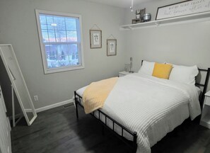 3 soverom, strykejern/-brett, wi-fi og sengetøy