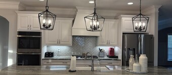 Spacious 4Bd/4bath Home with Media Room-Great for Master’s Week!