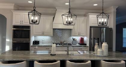 Spacious 4Bd/4bath Home with Media Room-Great for Master’s Week!