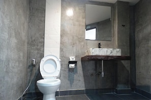 Bathroom - Harrys Steakhouse & Beach Hotel (Patong)