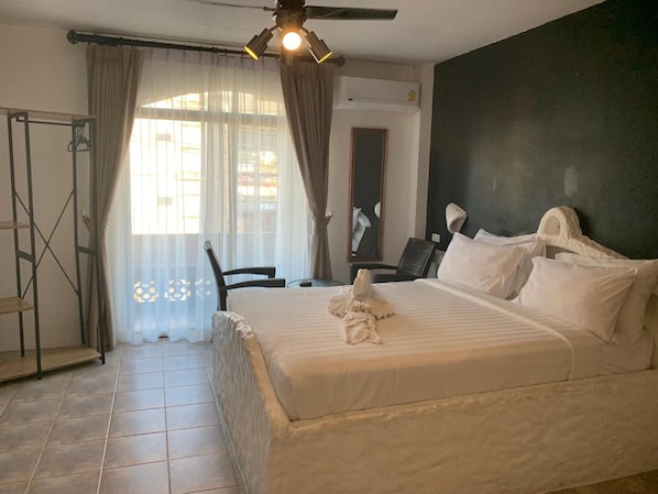 Room - Harrys Steakhouse & Beach Hotel (Patong)