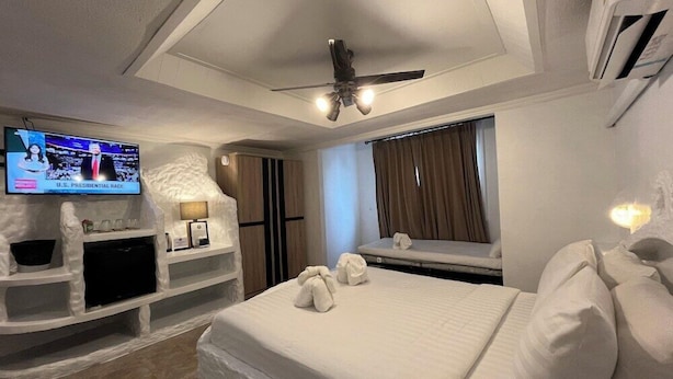 Room - Harrys Steakhouse & Beach Hotel (Patong)