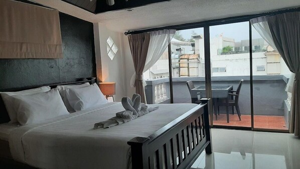 Room - Harrys Steakhouse & Beach Hotel (Patong)