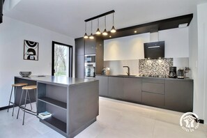 Fridge, microwave, oven, stovetop - Villa Sidonie - BELZ (BELZ)