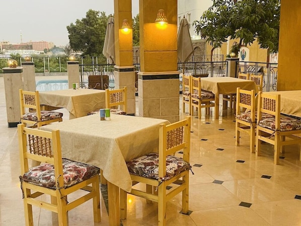 Outdoor dining - Jewel of the Valley Howard Carter House (Luxor)