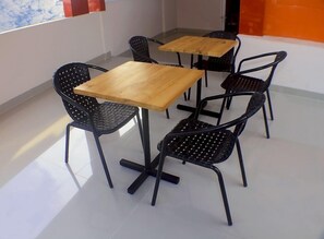 Tempat makan luar