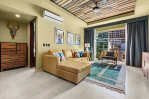 Smart TV - Casa de Ranas Art Condo in the Romantic Zone (Puerto Vallarta)