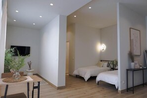 Iron/ironing board, WiFi, bed sheets - R&K Apartment Madrid - With private terrace in Madrid (Madrid)