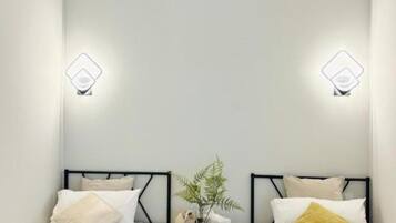 Een strijkplank/strijkijzer, wifi, beddengoed